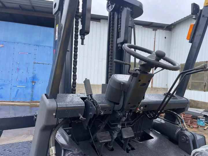 Seconh Hand Original tcm 7tons Forklift in High Quality on Hot Sale Used Building Construction Equipment for Sale - Empilhadeira: foto 4 Seconh Hand Original tcm 7tons Forklift in High Quality on Hot Sale Used Building Construction Equipment for Sale - Empilhadeira: foto 4