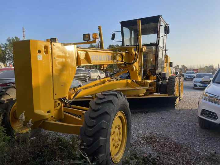USED Komatsu GD655 Grader with Good Condition for Sale - Motoniveladora: foto 3 USED Komatsu GD655 Grader with Good Condition for Sale - Motoniveladora: foto 3
