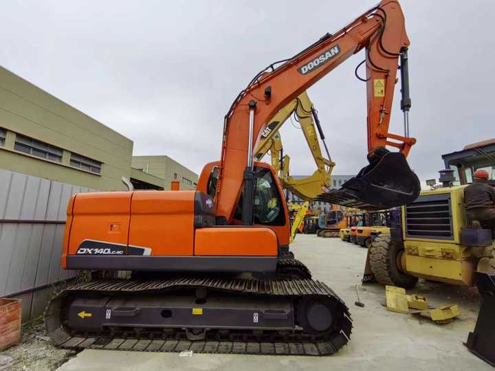 Used Digger DOOSAN DX140 Construction Machinery Construction Digger Used DOOSAN DX140 Cheap Excavator - Escavadora de rastos: foto 2 Used Digger DOOSAN DX140 Construction Machinery Construction Digger Used DOOSAN DX140 Cheap Excavator - Escavadora de rastos: foto 2