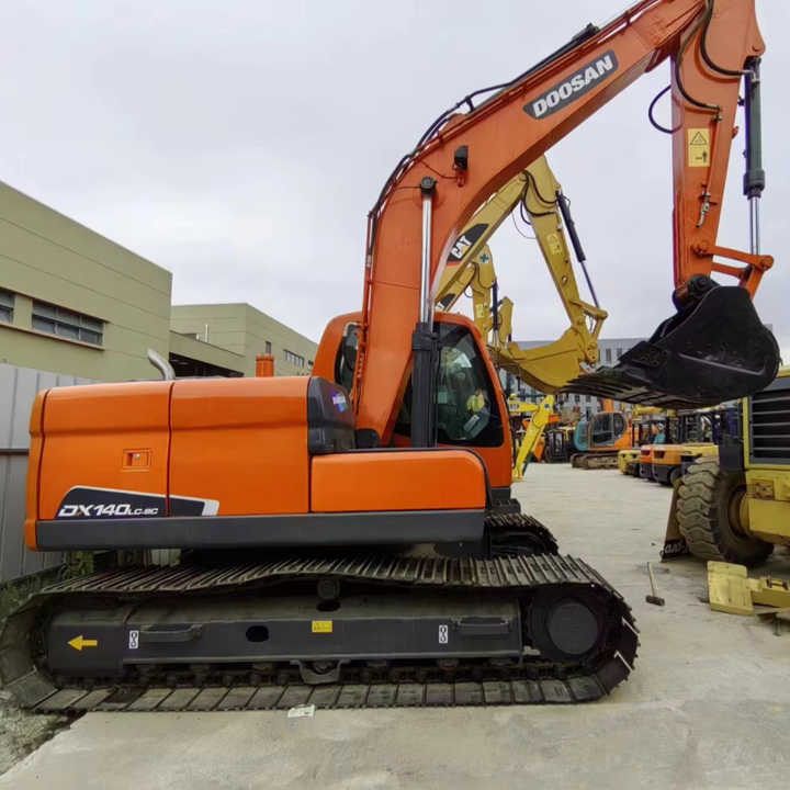 Used Digger DOOSAN DX140 Construction Machinery Construction Digger Used DOOSAN DX140 Cheap Excavator - Escavadora de rastos: foto 1 Used Digger DOOSAN DX140 Construction Machinery Construction Digger Used DOOSAN DX140 Cheap Excavator - Escavadora de rastos: foto 1