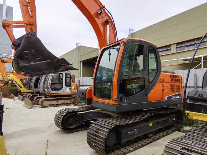 Used Digger DOOSAN DX140 Construction Machinery Construction Digger Used DOOSAN DX140 Cheap Excavator - Escavadora de rastos: foto 3 Used Digger DOOSAN DX140 Construction Machinery Construction Digger Used DOOSAN DX140 Cheap Excavator - Escavadora de rastos: foto 3