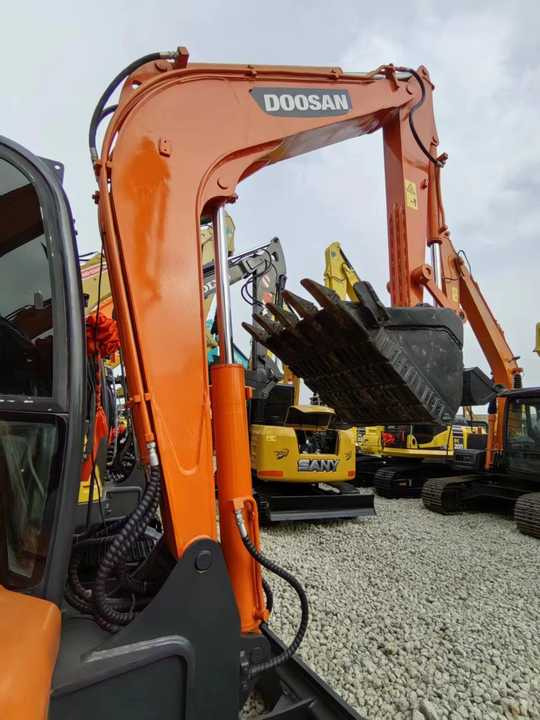 Used Digger DOOSAN DX60 Construction Machinery Construction Digger Used DOOSAN DX60 Cheap Excavator - Escavadora de rastos: foto 3 Used Digger DOOSAN DX60 Construction Machinery Construction Digger Used DOOSAN DX60 Cheap Excavator - Escavadora de rastos: foto 3
