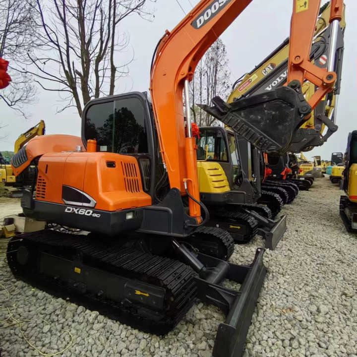 Used Digger DOOSAN DX60 Construction Machinery Construction Digger Used DOOSAN DX60 Cheap Excavator - Escavadora de rastos: foto 1 Used Digger DOOSAN DX60 Construction Machinery Construction Digger Used DOOSAN DX60 Cheap Excavator - Escavadora de rastos: foto 1