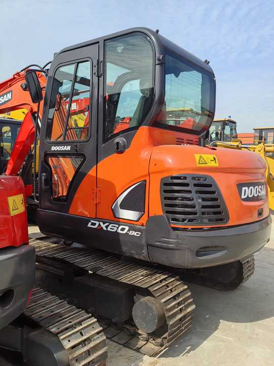 Used Digger DOOSAN DX60 Construction Machinery Construction Digger Used DOOSAN DX60 Cheap Excavator - Escavadora de rastos: foto 2 Used Digger DOOSAN DX60 Construction Machinery Construction Digger Used DOOSAN DX60 Cheap Excavator - Escavadora de rastos: foto 2