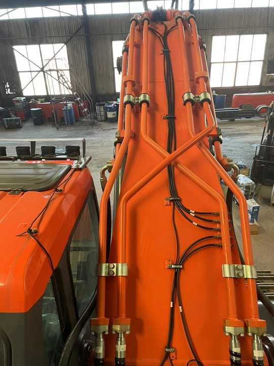 Used Excavator Doosan DX600 Excavators Mini Equipment Earth Moving Machinery Doosan Digger Excavator for Sale - Escavadeira: foto 4 Used Excavator Doosan DX600 Excavators Mini Equipment Earth Moving Machinery Doosan Digger Excavator for Sale - Escavadeira: foto 4