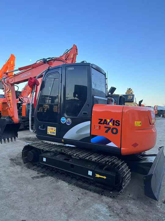 Used Excavator Good Quality Low Price Hitachi ZX70 Excavator in Good Condition for Sale - Escavadora de rastos: foto 2 Used Excavator Good Quality Low Price Hitachi ZX70 Excavator in Good Condition for Sale - Escavadora de rastos: foto 2
