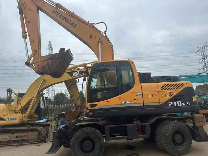 Used Hyundai Korea Hydraulic Excavator Hyundai 210-9 Excavator Excellent Condition 21 Ton Used Excavator for Sale - Escavadeira: foto 3 Used Hyundai Korea Hydraulic Excavator Hyundai 210-9 Excavator Excellent Condition 21 Ton Used Excavator for Sale - Escavadeira: foto 3
