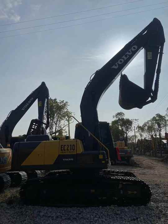 Used Korea Brand volvo Ec210 Excavator for Sale - Escavadora de rastos: foto 2 Used Korea Brand volvo Ec210 Excavator for Sale - Escavadora de rastos: foto 2