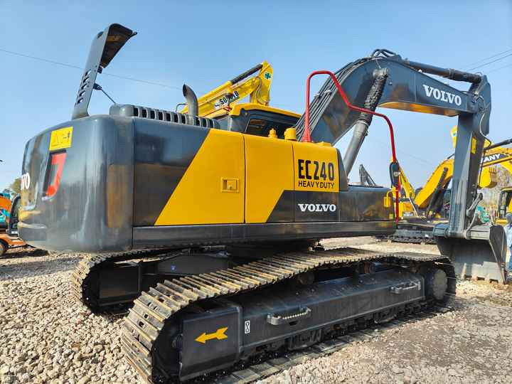Used VOLVO EC240 Excavator for Sale with Good Performance and Low Price Powerful Construction Machinery for Sale - Escavadeira: foto 2 Used VOLVO EC240 Excavator for Sale with Good Performance and Low Price Powerful Construction Machinery for Sale - Escavadeira: foto 2