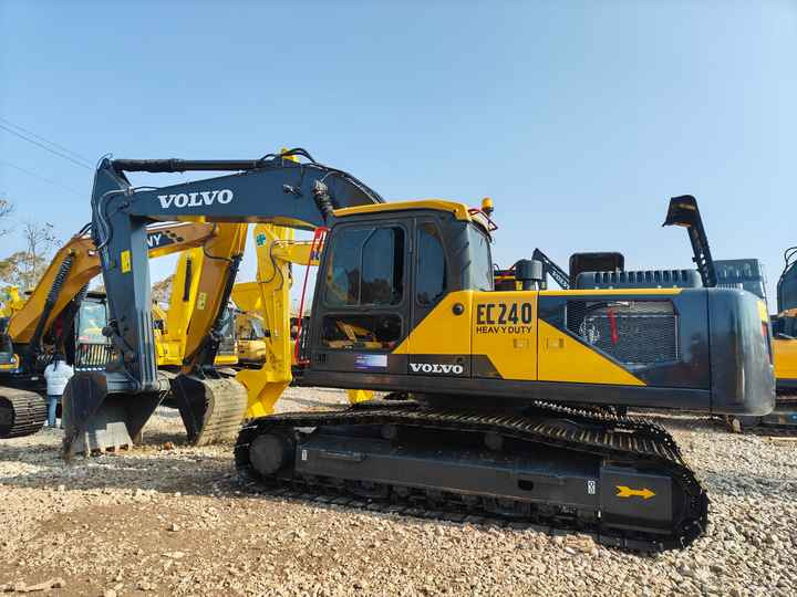 Used VOLVO EC240 Excavator for Sale with Good Performance and Low Price Powerful Construction Machinery for Sale - Escavadeira: foto 3 Used VOLVO EC240 Excavator for Sale with Good Performance and Low Price Powerful Construction Machinery for Sale - Escavadeira: foto 3