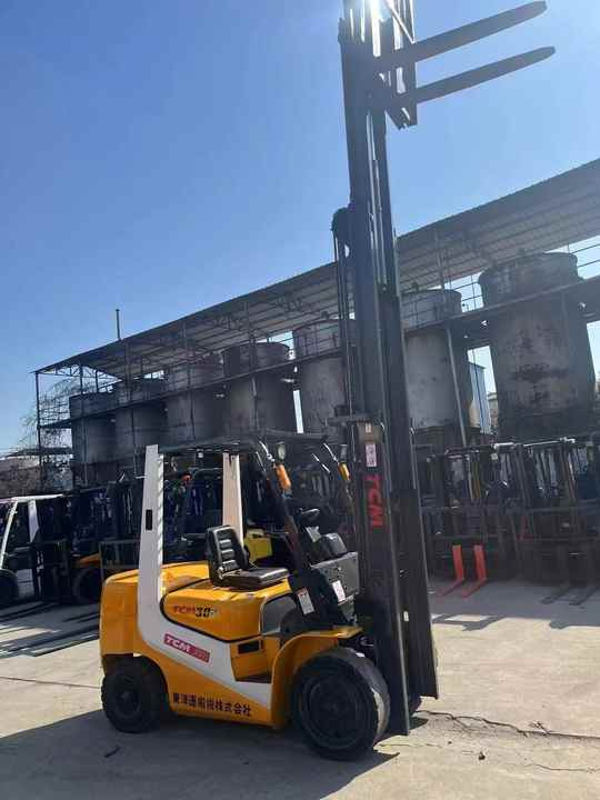Very Good Condition and Cheap Price 3 Tonne TCM Forklift Run Performance TCM30 Forklift for Sale - Empilhadeira: foto 4 Very Good Condition and Cheap Price 3 Tonne TCM Forklift Run Performance TCM30 Forklift for Sale - Empilhadeira: foto 4
