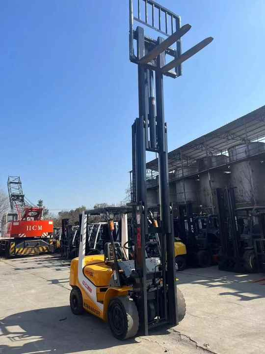 Very Good Condition and Cheap Price 3 Tonne TCM Forklift Run Performance TCM30 Forklift for Sale - Empilhadeira: foto 3 Very Good Condition and Cheap Price 3 Tonne TCM Forklift Run Performance TCM30 Forklift for Sale - Empilhadeira: foto 3