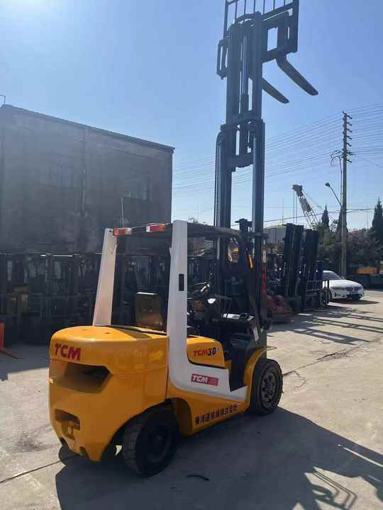 Very Good Condition and Cheap Price 3 Tonne TCM Forklift Run Performance TCM30 Forklift for Sale - Empilhadeira: foto 2 Very Good Condition and Cheap Price 3 Tonne TCM Forklift Run Performance TCM30 Forklift for Sale - Empilhadeira: foto 2