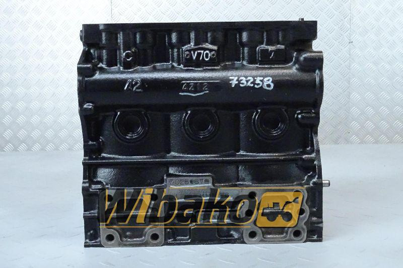 Crankcase for engine Yanmar 3TNV70 4Z12 - Cárter por Máquina de construção: foto 1 Crankcase for engine Yanmar 3TNV70 4Z12 - Cárter por Máquina de construção: foto 1