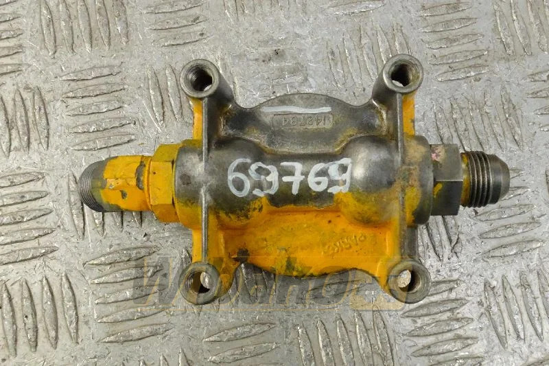 Cummins 142784 - Filtro de combustível por Máquina de construção: foto 1 Cummins 142784 - Filtro de combustível por Máquina de construção: foto 1