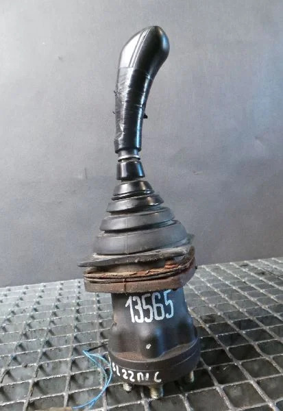 Daewoo SL220LC - Válvula hidráulica por Máquina de construção: foto 1 Daewoo SL220LC - Válvula hidráulica por Máquina de construção: foto 1