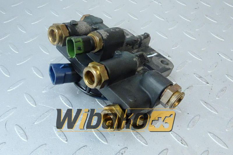 Fuel filter bracket Cummins 4898756 - Filtro de combustível por Máquina de construção: foto 1 Fuel filter bracket Cummins 4898756 - Filtro de combustível por Máquina de construção: foto 1