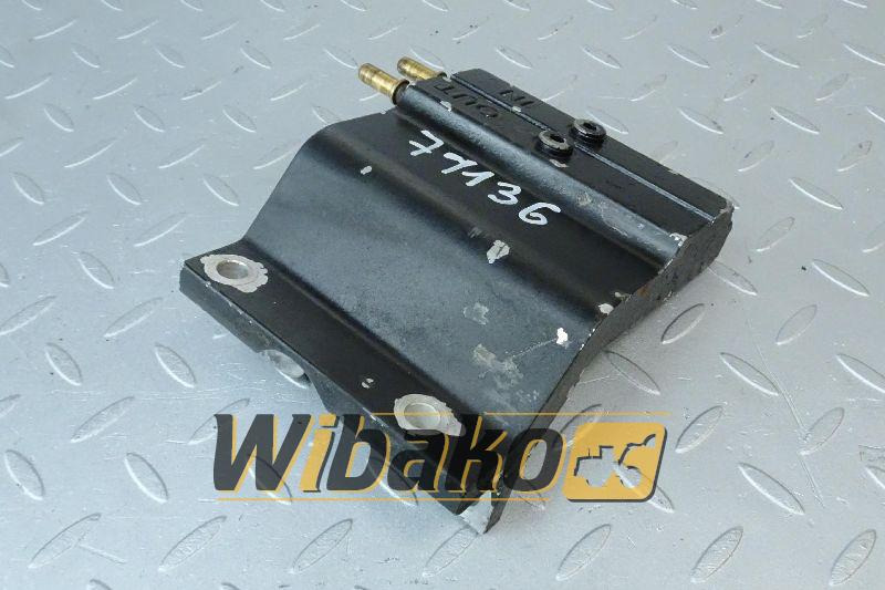 Fuel filter bracket Cummins 4948573 - Filtro de combustível por Máquina de construção: foto 1 Fuel filter bracket Cummins 4948573 - Filtro de combustível por Máquina de construção: foto 1