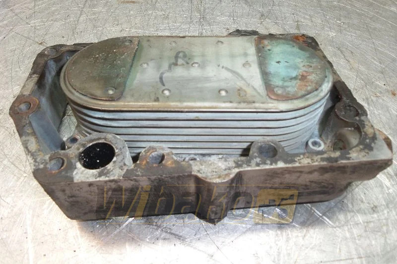 John Deere 6068TF275 RE56690 - Radiador de óleo por Máquina de construção: foto 1 John Deere 6068TF275 RE56690 - Radiador de óleo por Máquina de construção: foto 1