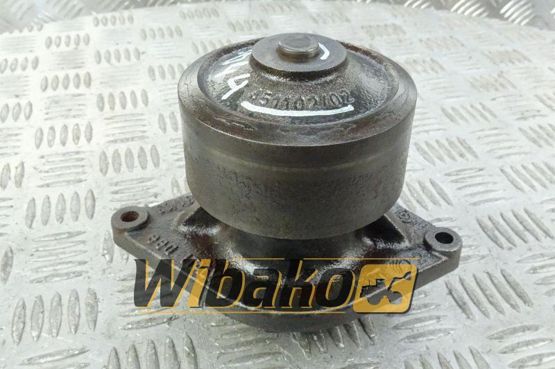 Water pump Iveco 451031/03 - Bomba de refrigeração por Máquina de construção: foto 1 Water pump Iveco 451031/03 - Bomba de refrigeração por Máquina de construção: foto 1