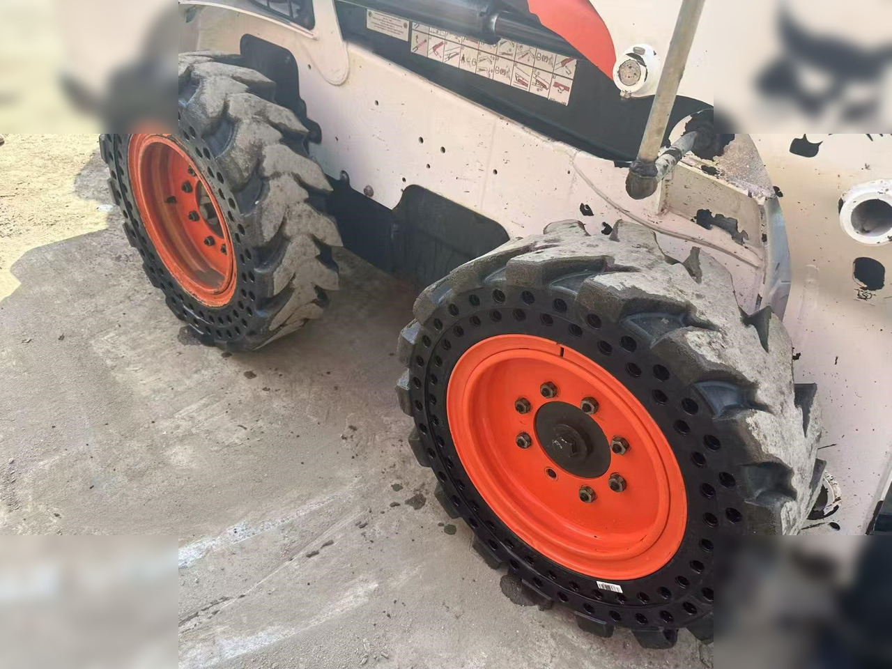 BOBCAT S550 - Mini pá carregadora: foto 3 BOBCAT S550 - Mini pá carregadora: foto 3