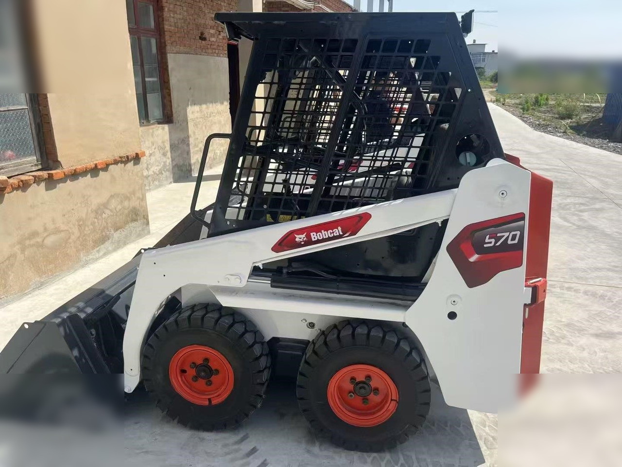 BOBCAT S70 - Mini pá carregadora: foto 1 BOBCAT S70 - Mini pá carregadora: foto 1
