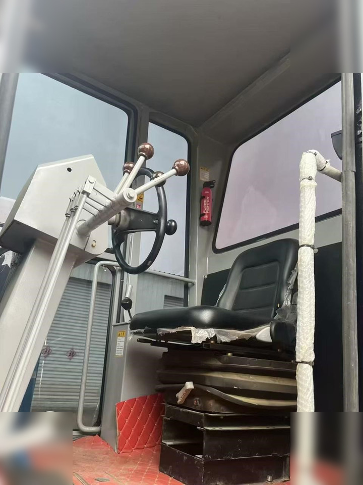 Motoniveladora CATERPILLAR 140K: foto 16 Motoniveladora CATERPILLAR 140K: foto 16