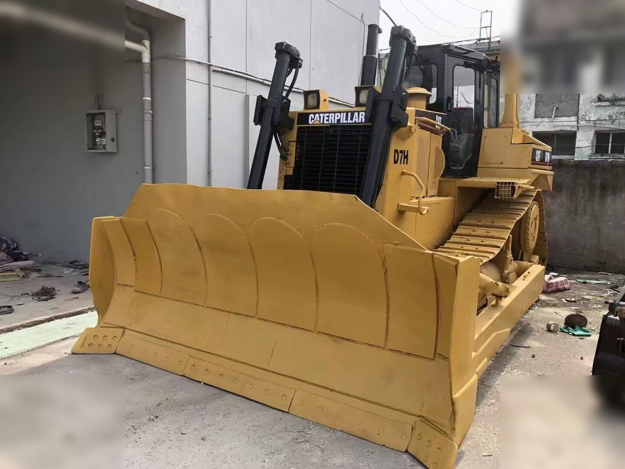 CATERPILLAR D7H - Buldôzer: foto 1 CATERPILLAR D7H - Buldôzer: foto 1