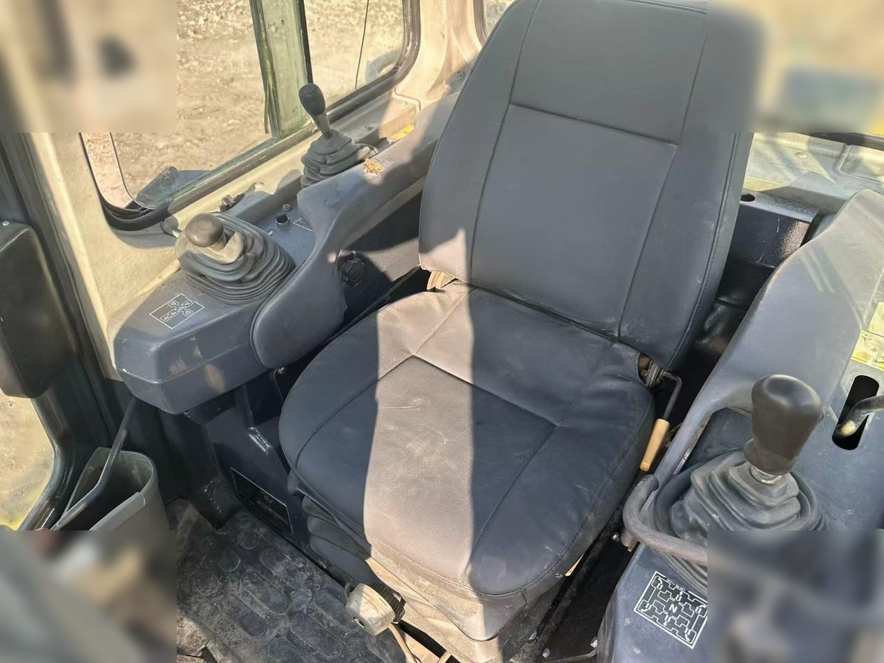 Buldôzer KOMATSU D85EX-18: foto 12