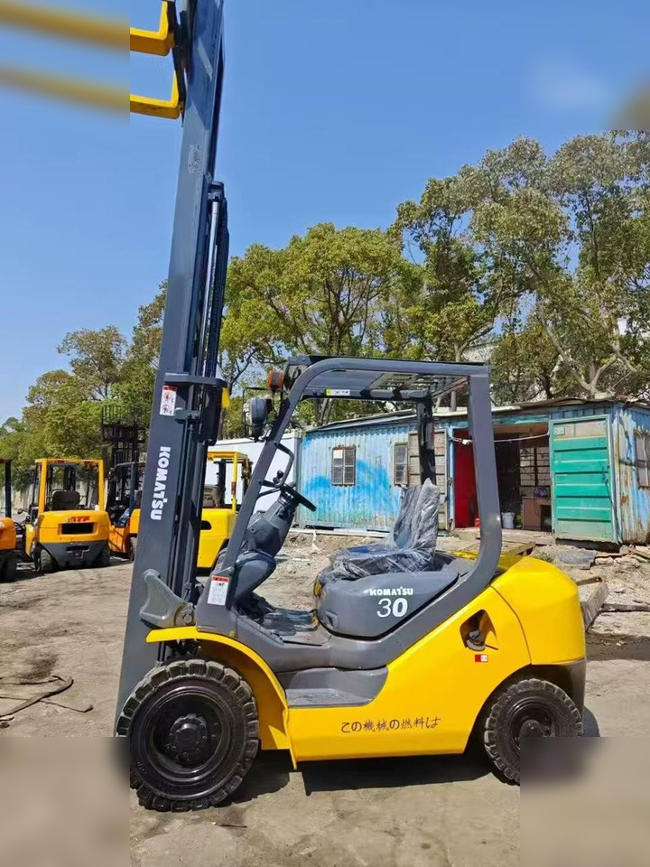 KOMATSU FD30-7 - Empilhadeira a gás: foto 3 KOMATSU FD30-7 - Empilhadeira a gás: foto 3