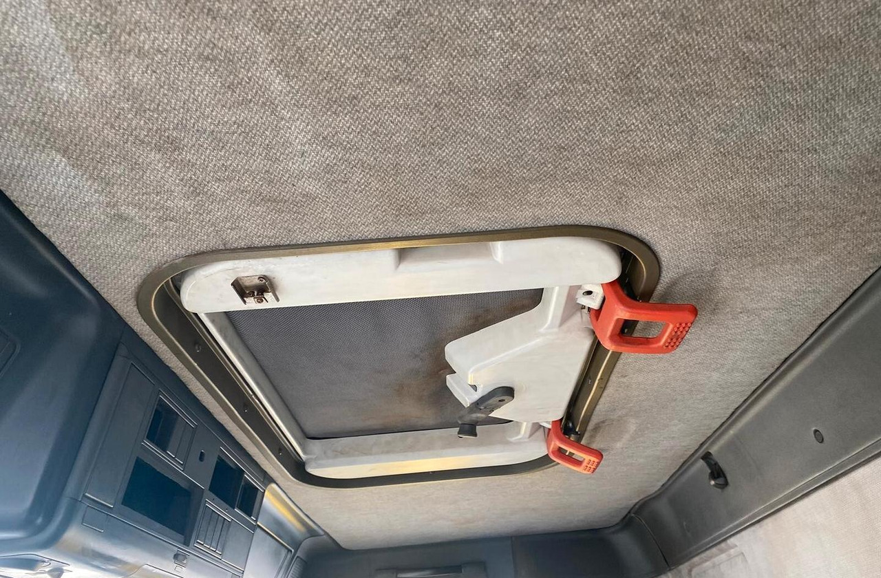 Leasing de  IVECO EUROTECH 440E38 RIBALTABILE TRILATERALE IVECO EUROTECH 440E38 RIBALTABILE TRILATERALE: foto 9