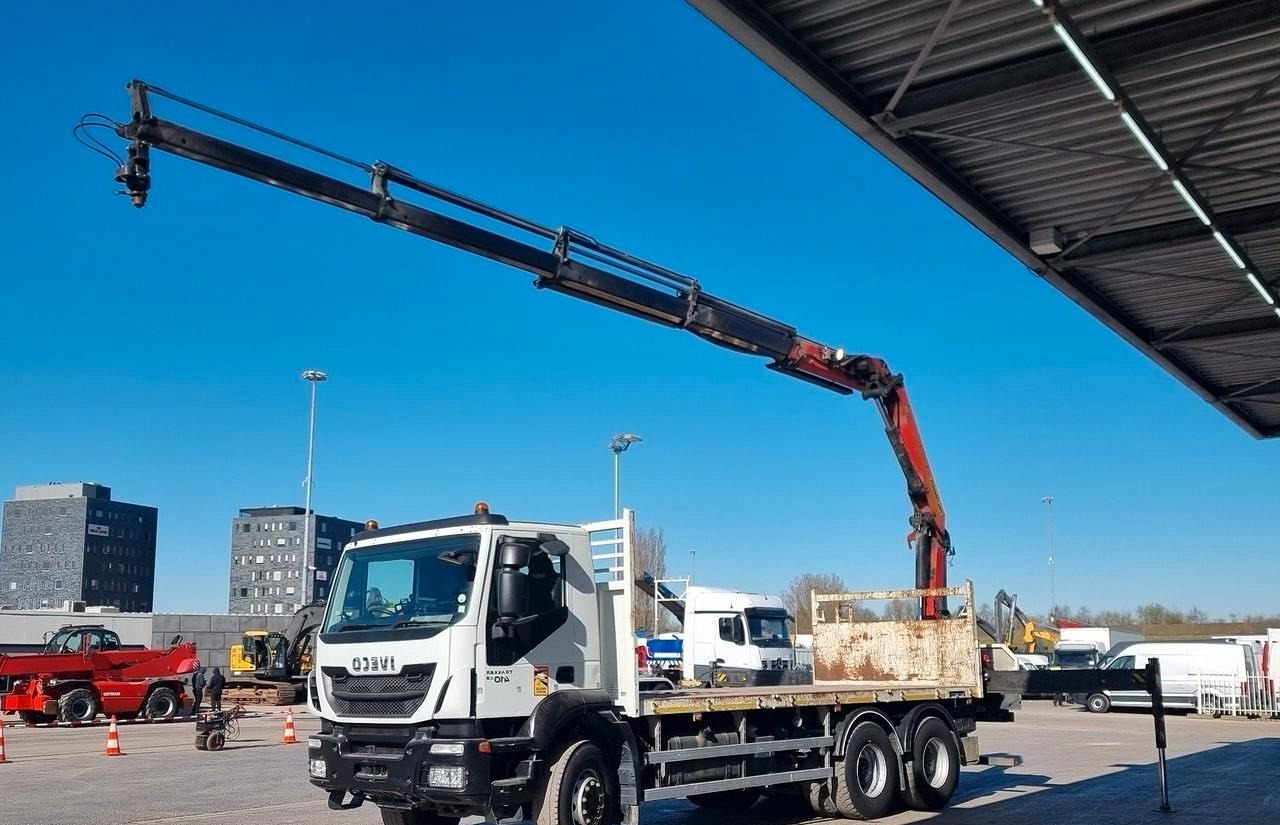 IVECO TRAKKER 410 GRU E CASSONE FISSO - Camião de caixa aberta/ Plataforma, Camião grua: foto 1 IVECO TRAKKER 410 GRU E CASSONE FISSO - Camião de caixa aberta/ Plataforma, Camião grua: foto 1