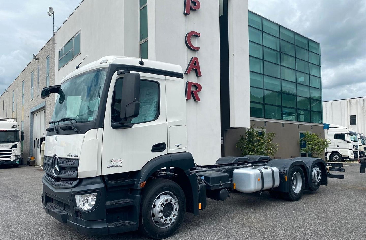 MERCEDES ANTOS 25.40 2015 A TELAIO EURO 6 - Camião chassi: foto 1 MERCEDES ANTOS 25.40 2015 A TELAIO EURO 6 - Camião chassi: foto 1