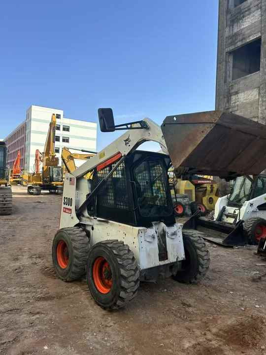 100%Ready Bobcat S300 Well Sold Most Famous Brand High Quality Bobcat S300 Skid Steer Loader for Sale - Mini pá carregadora: foto 4 100%Ready Bobcat S300 Well Sold Most Famous Brand High Quality Bobcat S300 Skid Steer Loader for Sale - Mini pá carregadora: foto 4