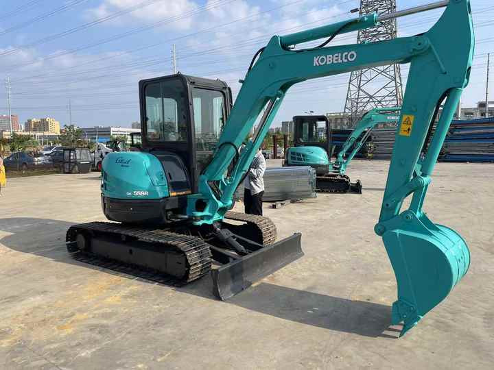 Affordable Kobelco SK55SR Used Excavator | Complete Customs Docs & Invoice Included - Escavadora de rastos: foto 4 Affordable Kobelco SK55SR Used Excavator | Complete Customs Docs & Invoice Included - Escavadora de rastos: foto 4