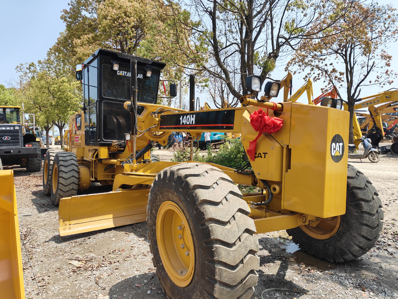 CATERPILLAR 140H construction machine good price in stock - Motoniveladora: foto 2 CATERPILLAR 140H construction machine good price in stock - Motoniveladora: foto 2