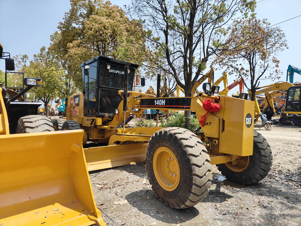 CATERPILLAR 140H construction machine good price in stock - Motoniveladora: foto 1 CATERPILLAR 140H construction machine good price in stock - Motoniveladora: foto 1