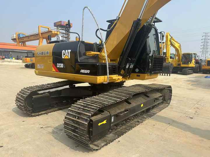 Certified Pre-Owned CAT 323DL | Heavy-Duty Excavator for Mining/ Construction - Price Negotiable! - Escavadora de rastos: foto 3 Certified Pre-Owned CAT 323DL | Heavy-Duty Excavator for Mining/ Construction - Price Negotiable! - Escavadora de rastos: foto 3