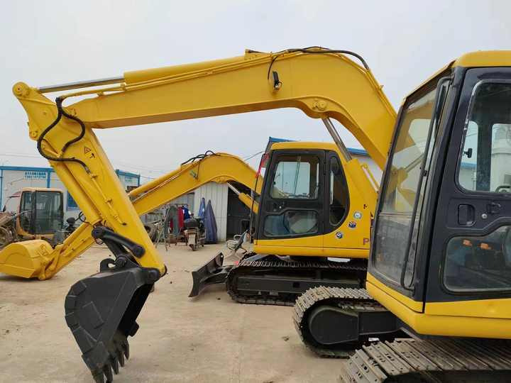 Cheap Used Komatsu PC60-7 Crawler Excavator with High Efficiency Used Heavy Machinery Komatsu P60-7 Digger Cheap for Sale - Escavadora de rastos: foto 3 Cheap Used Komatsu PC60-7 Crawler Excavator with High Efficiency Used Heavy Machinery Komatsu P60-7 Digger Cheap for Sale - Escavadora de rastos: foto 3