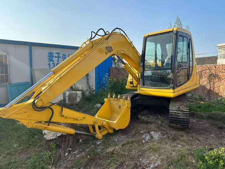 Cheap Used Komatsu PC60-7 Crawler Excavator with High Efficiency Used Heavy Machinery Komatsu P60-7 Digger Cheap for Sale - Escavadora de rastos: foto 4 Cheap Used Komatsu PC60-7 Crawler Excavator with High Efficiency Used Heavy Machinery Komatsu P60-7 Digger Cheap for Sale - Escavadora de rastos: foto 4