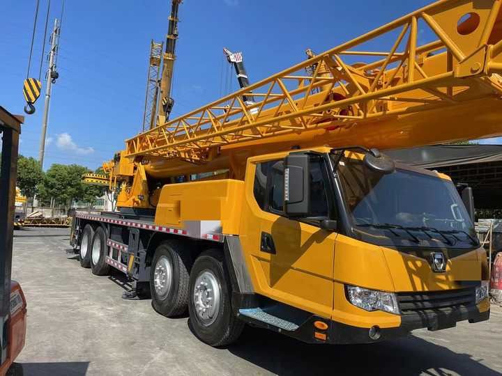 China Jiangsu Famous Brand 90%New 55TONS 70ton 100ton Mobile Used Truck Crane YQ55KC in Excellent Working Condition for Sale - Grua móvel: foto 4 China Jiangsu Famous Brand 90%New 55TONS 70ton 100ton Mobile Used Truck Crane YQ55KC in Excellent Working Condition for Sale - Grua móvel: foto 4