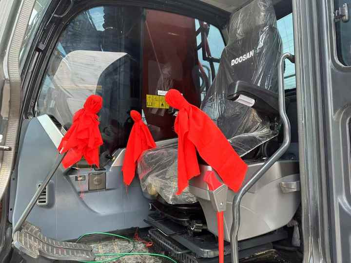 Doosan Original Dx300 Excavator , Second Hand Doosan Digging Machine , Doosan Dx220 Dx225 Dx300 - Escavadora de rastos: foto 5 Doosan Original Dx300 Excavator , Second Hand Doosan Digging Machine , Doosan Dx220 Dx225 Dx300 - Escavadora de rastos: foto 5