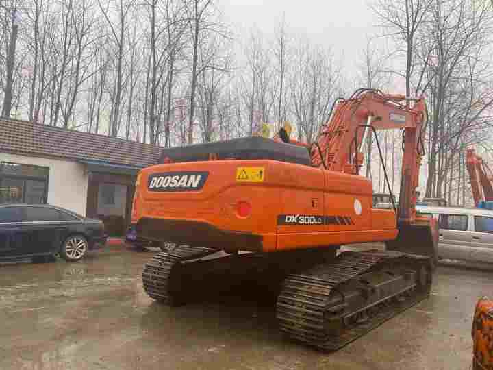 High Quality Doosan Big Size Excavator , Doosan 30ton Dx300lc Digging Machine , Doosan Excavator for Sale - Escavadora de rastos: foto 3 High Quality Doosan Big Size Excavator , Doosan 30ton Dx300lc Digging Machine , Doosan Excavator for Sale - Escavadora de rastos: foto 3