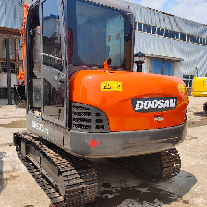 Original Second-hand Doosan DH60-7 Excavator Is in Good Condition Strong and Simple Maintenance - Escavadora de rastos: foto 4 Original Second-hand Doosan DH60-7 Excavator Is in Good Condition Strong and Simple Maintenance - Escavadora de rastos: foto 4