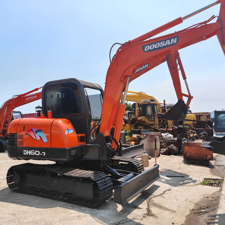 Original Second-hand Doosan DH60-7 Excavator Is in Good Condition Strong and Simple Maintenance - Escavadora de rastos: foto 1 Original Second-hand Doosan DH60-7 Excavator Is in Good Condition Strong and Simple Maintenance - Escavadora de rastos: foto 1