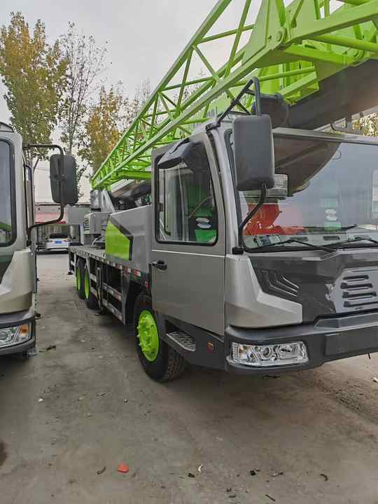 Second Hand ZOOMLION 25 Ton ZTC250V531 30 Ton ZTC300V532 70 Ton ZTC700H6 Hydraulmic Mobile Truck Crane on Sale - Grua móvel: foto 3 Second Hand ZOOMLION 25 Ton ZTC250V531 30 Ton ZTC300V532 70 Ton ZTC700H6 Hydraulmic Mobile Truck Crane on Sale - Grua móvel: foto 3