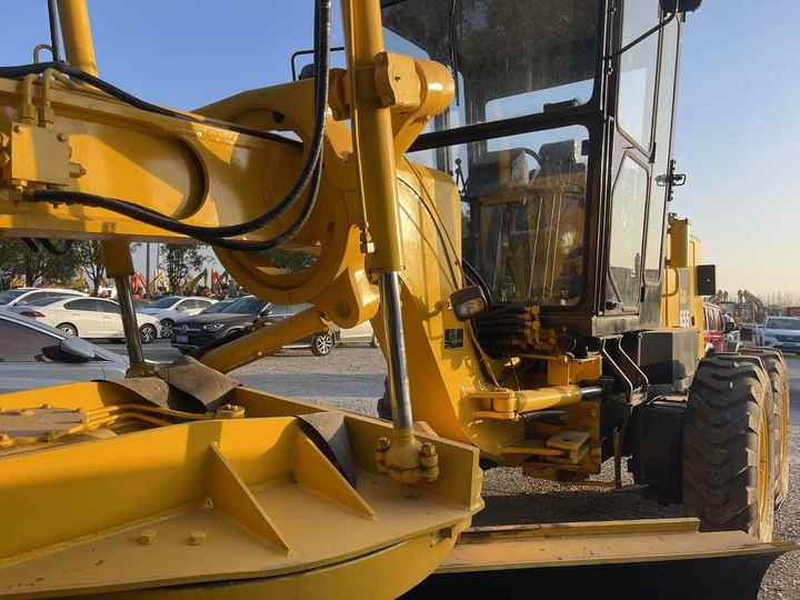 USED Komatsu GD655 Grader with Good Condition for Sale - Motoniveladora: foto 4 USED Komatsu GD655 Grader with Good Condition for Sale - Motoniveladora: foto 4