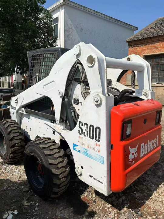 Used Bob Cat Bob Cat S300 Used Skid Steer Wheel Loader Multifunctional Track Loaders Bobcat - Mini pá carregadora: foto 4 Used Bob Cat Bob Cat S300 Used Skid Steer Wheel Loader Multifunctional Track Loaders Bobcat - Mini pá carregadora: foto 4