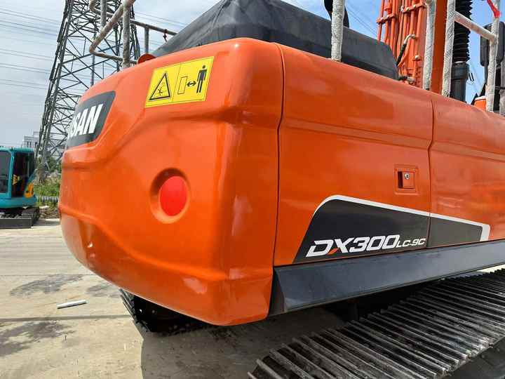 Used Digger DOOSAN DX300 Construction Machinery Construction Digger Used DOOSAN DX300 Cheap Excavator - Escavadora de rastos: foto 5 Used Digger DOOSAN DX300 Construction Machinery Construction Digger Used DOOSAN DX300 Cheap Excavator - Escavadora de rastos: foto 5