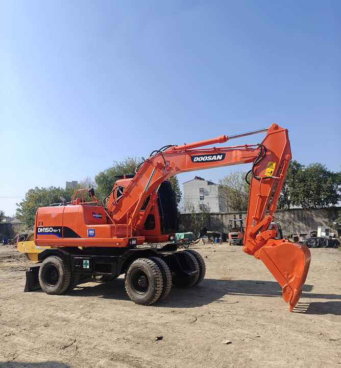 Used Doosan DH150W-7 Model Wheel Excavator Second Hand Machine Popular Brand Korean Doosan Hydraulic Machinery - Escavadeira de rodas: foto 5 Used Doosan DH150W-7 Model Wheel Excavator Second Hand Machine Popular Brand Korean Doosan Hydraulic Machinery - Escavadeira de rodas: foto 5
